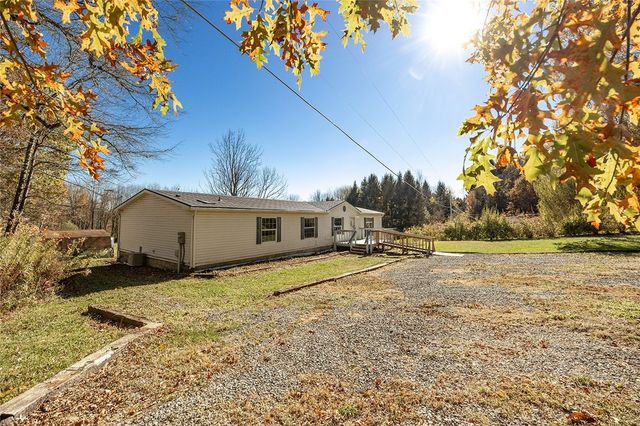 198 W Drive Rd, Plain Grove Twp, PA 16156