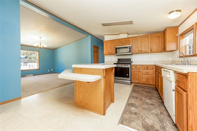 198 W Drive Rd, Plain Grove Twp, PA 16156