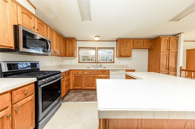 198 W Drive Rd, Plain Grove Twp, PA 16156