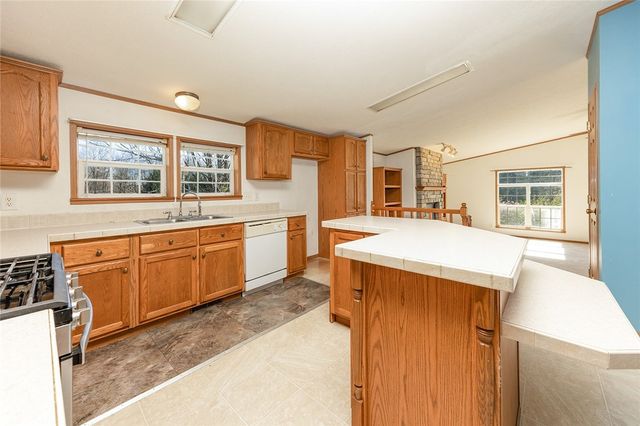 198 W Drive Rd, Plain Grove Twp, PA 16156