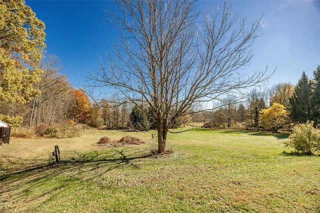 198 W Drive Rd, Plain Grove Twp, PA 16156