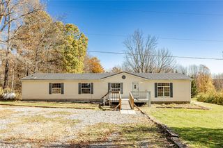 198 W Drive Rd, Plain Grove Twp, PA 16156