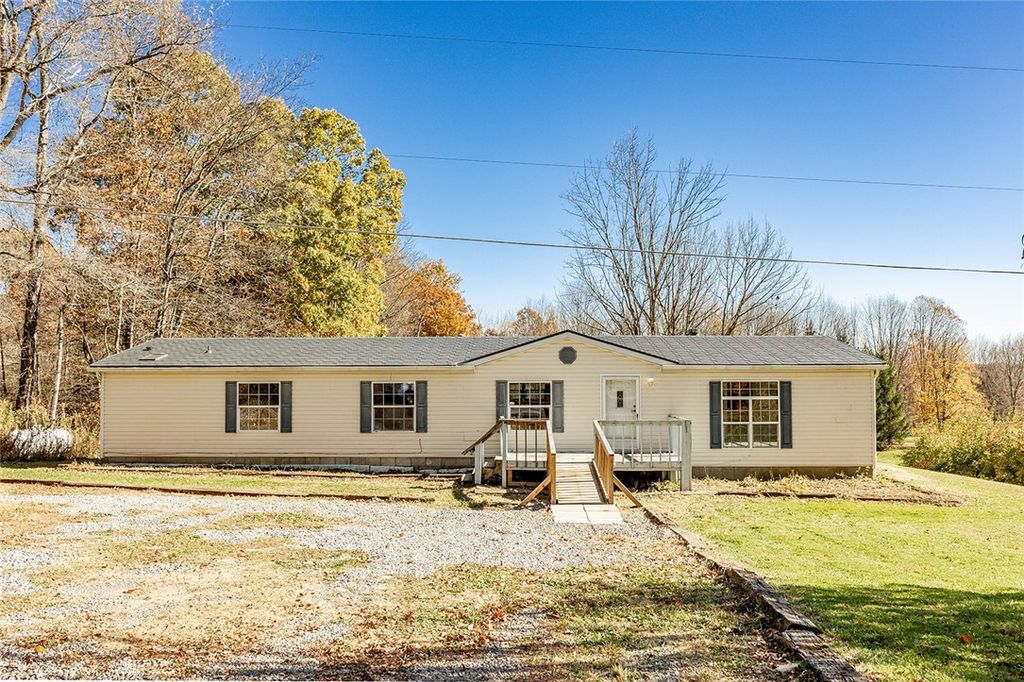 198 W Drive Rd, Plain Grove Twp, PA 16156