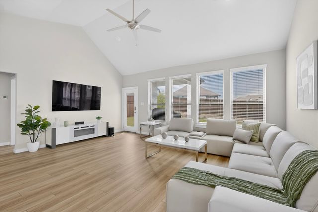 655 Southern Hills Drive, Red Oak, TX 75154