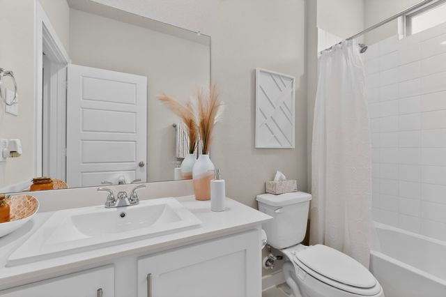 655 Southern Hills Drive, Red Oak, TX 75154