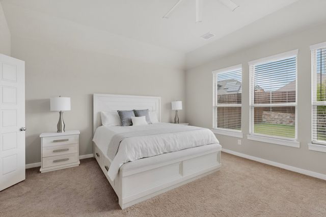 655 Southern Hills Drive, Red Oak, TX 75154