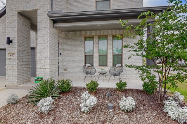 655 Southern Hills Drive, Red Oak, TX 75154