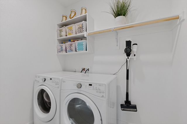 655 Southern Hills Drive, Red Oak, TX 75154