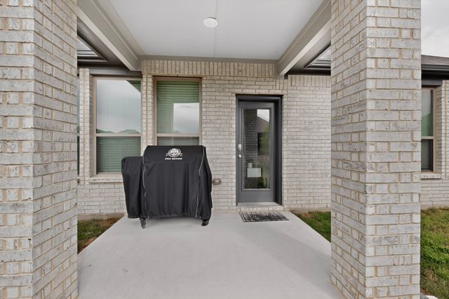 655 Southern Hills Drive, Red Oak, TX 75154