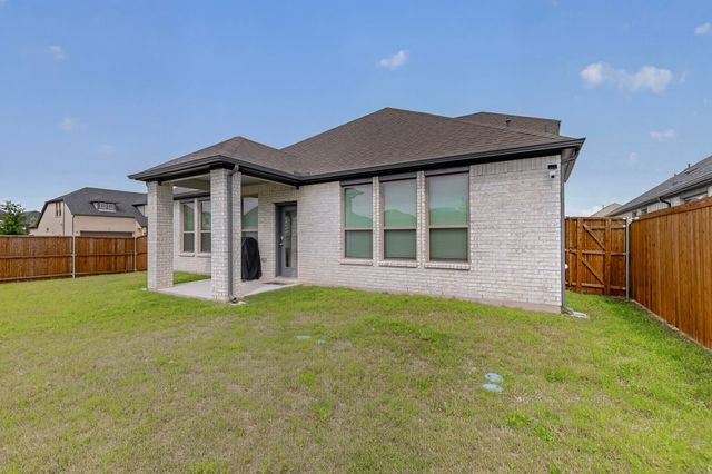 655 Southern Hills Drive, Red Oak, TX 75154