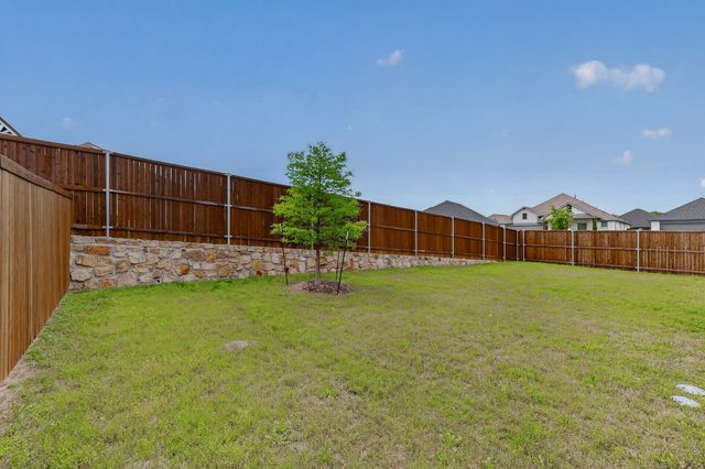 655 Southern Hills Drive, Red Oak, TX 75154