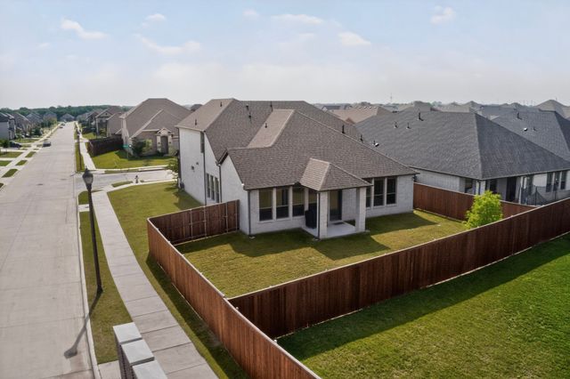 655 Southern Hills Drive, Red Oak, TX 75154