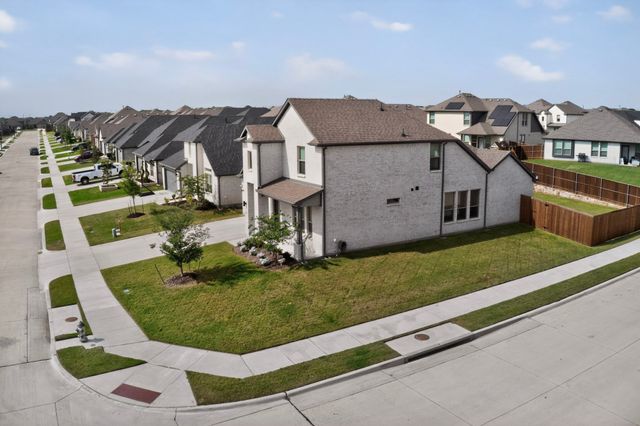 655 Southern Hills Drive, Red Oak, TX 75154