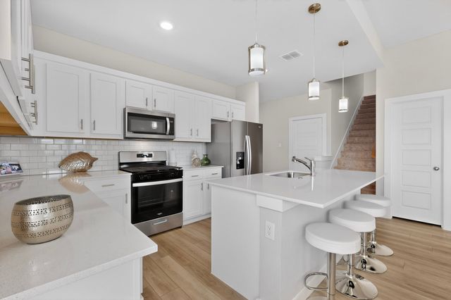 655 Southern Hills Drive, Red Oak, TX 75154