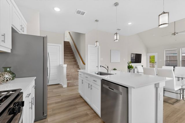 655 Southern Hills Drive, Red Oak, TX 75154