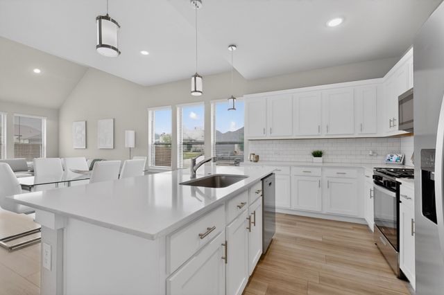 655 Southern Hills Drive, Red Oak, TX 75154