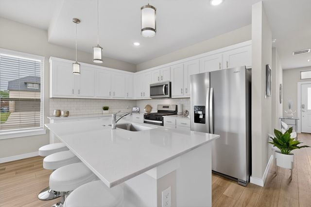 655 Southern Hills Drive, Red Oak, TX 75154