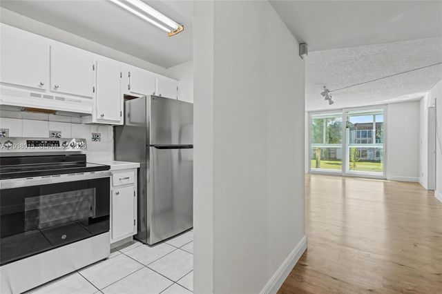 2831 Sunrise Lakes Drive E 204, Sunrise, FL 33322