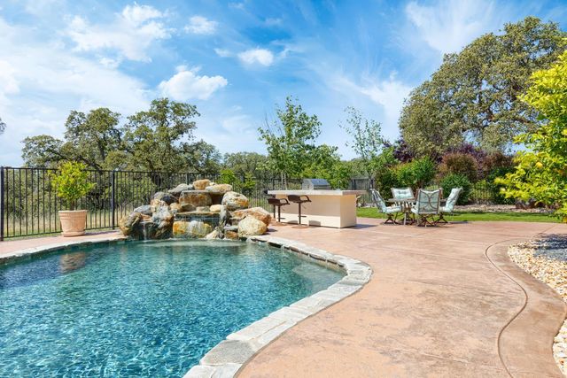 640 Lakeridge Dr, Auburn, CA 95603