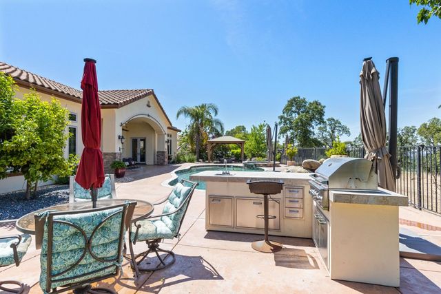640 Lakeridge Dr, Auburn, CA 95603