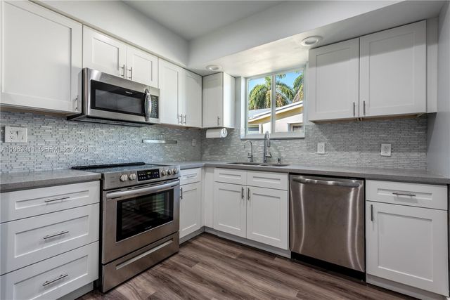 326 SE 3rd Ter, Dania Beach, FL 33004