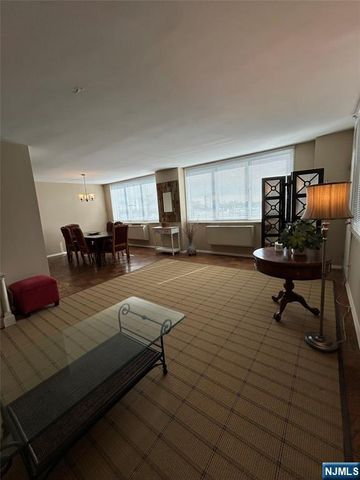 2150 Center 6F, Fort Lee, NJ 07024