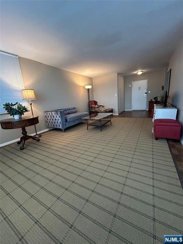 2150 Center 6F, Fort Lee, NJ 07024