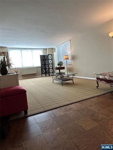 2150 Center 6F, Fort Lee, NJ 07024