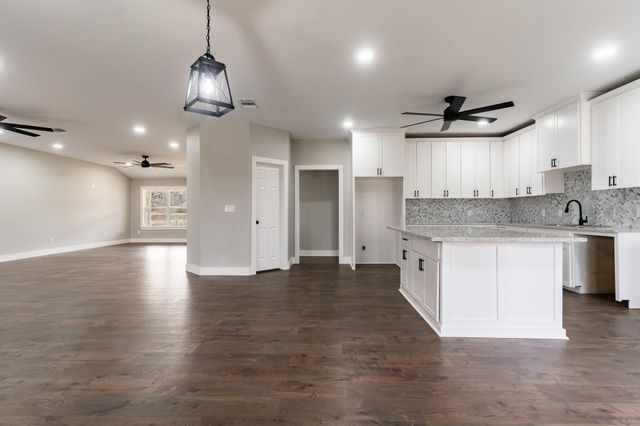 788 FM 2571, Smithville, TX 78957