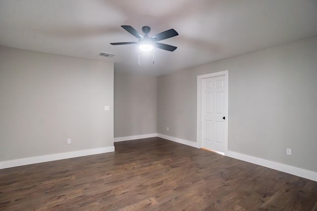 788 FM 2571, Smithville, TX 78957