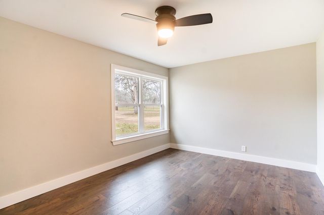 788 FM 2571, Smithville, TX 78957