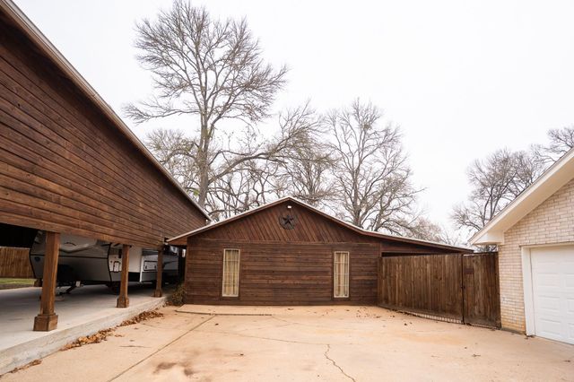 788 FM 2571, Smithville, TX 78957