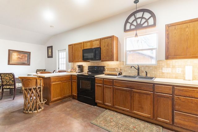 788 FM 2571, Smithville, TX 78957