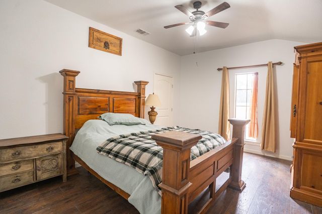 788 FM 2571, Smithville, TX 78957