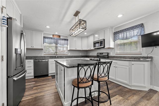 275 Old Clairton Rd, Pleasant Hills, PA 15236