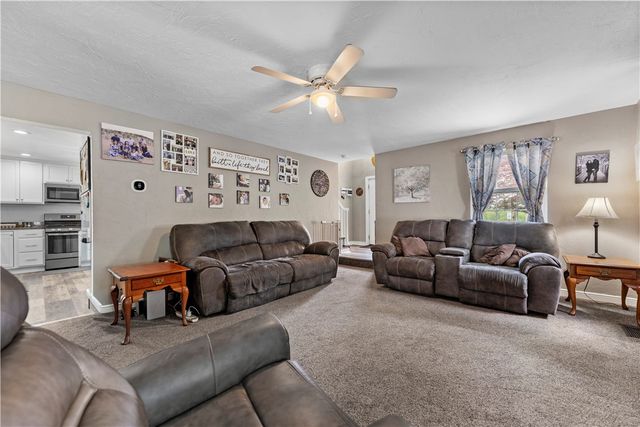 275 Old Clairton Rd, Pleasant Hills, PA 15236