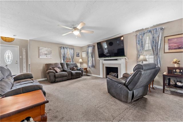 275 Old Clairton Rd, Pleasant Hills, PA 15236
