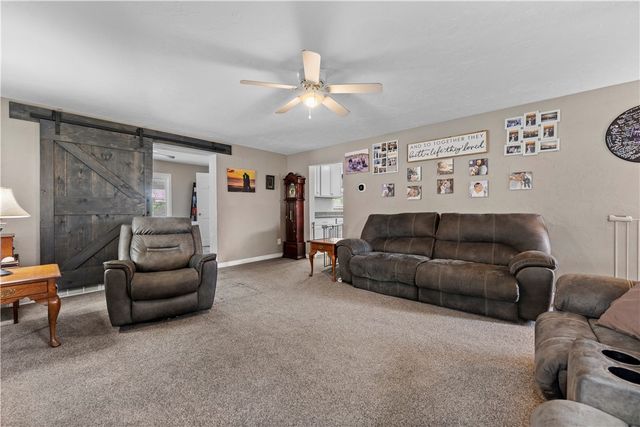275 Old Clairton Rd, Pleasant Hills, PA 15236