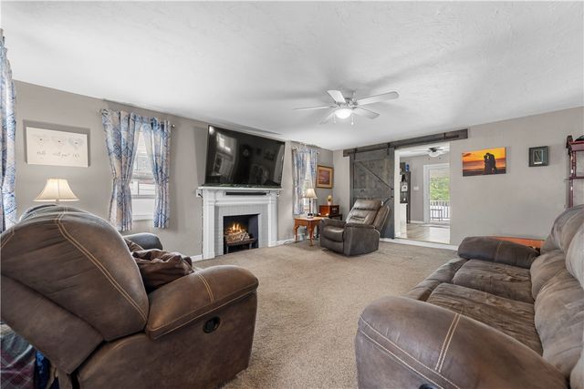 275 Old Clairton Rd, Pleasant Hills, PA 15236