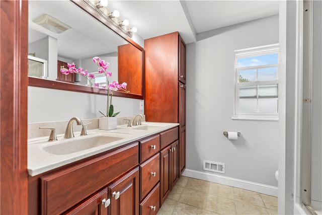 275 Old Clairton Rd, Pleasant Hills, PA 15236