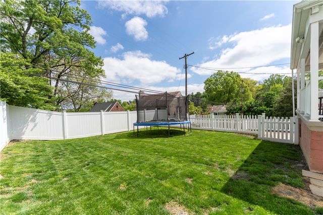 275 Old Clairton Rd, Pleasant Hills, PA 15236