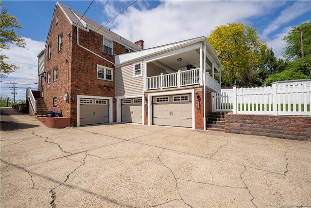 275 Old Clairton Rd, Pleasant Hills, PA 15236