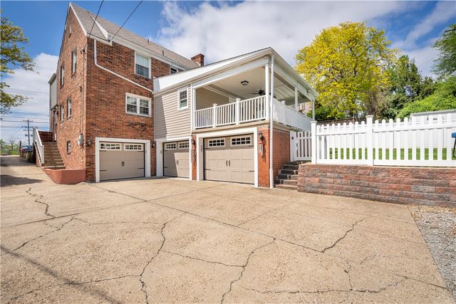 275 Old Clairton Rd, Pleasant Hills, PA 15236