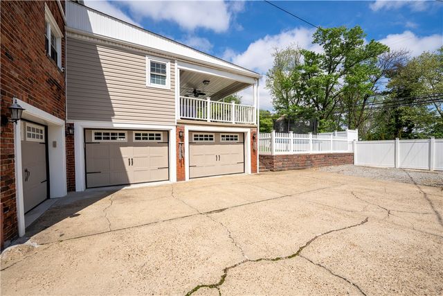 275 Old Clairton Rd, Pleasant Hills, PA 15236