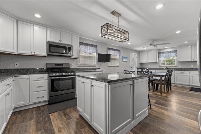 275 Old Clairton Rd, Pleasant Hills, PA 15236
