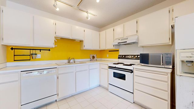 210 W Grant St 204, Minneapolis, MN 55403