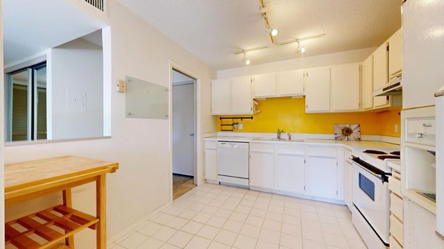 210 W Grant St 204, Minneapolis, MN 55403