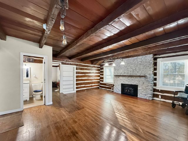 1420 W Farm Road 102, Springfield, MO 65803