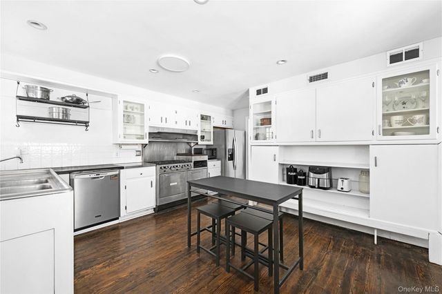 46 E Hyatt Avenue, Mount Kisco, NY 10549