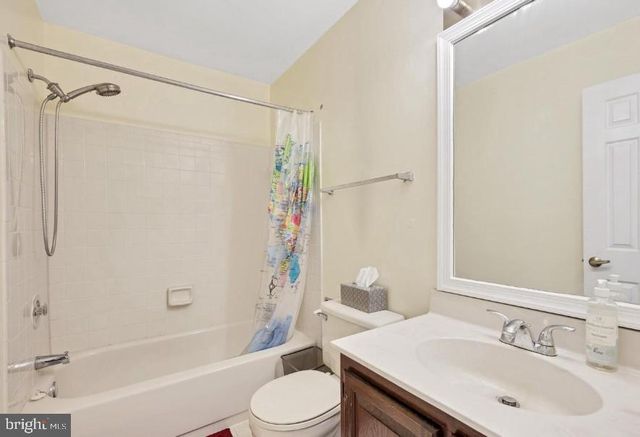 8084 WHITLERS CT, Springfield, VA 22152
